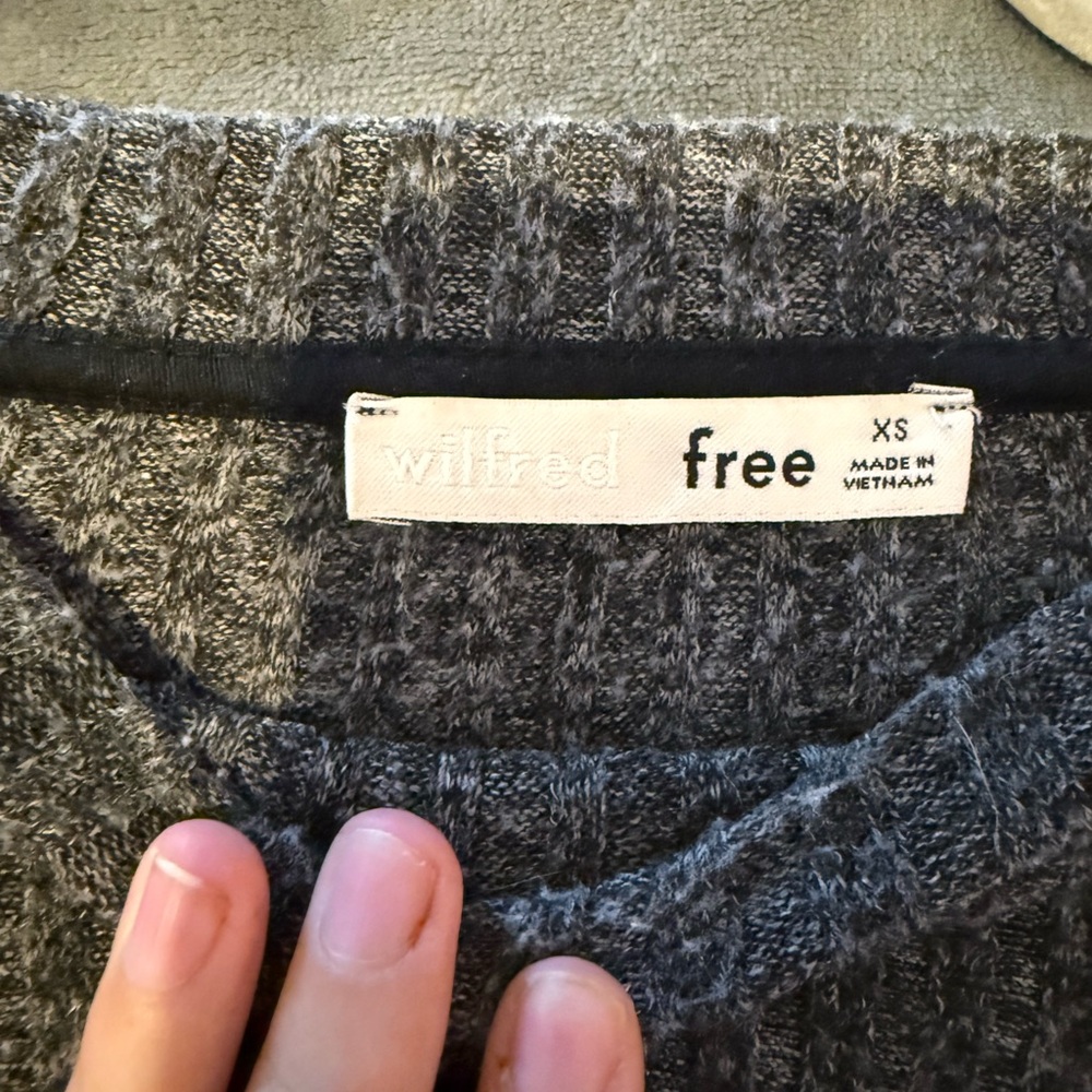 Aritzia Wilfred Cropped Sweater - Picture 2 of 3